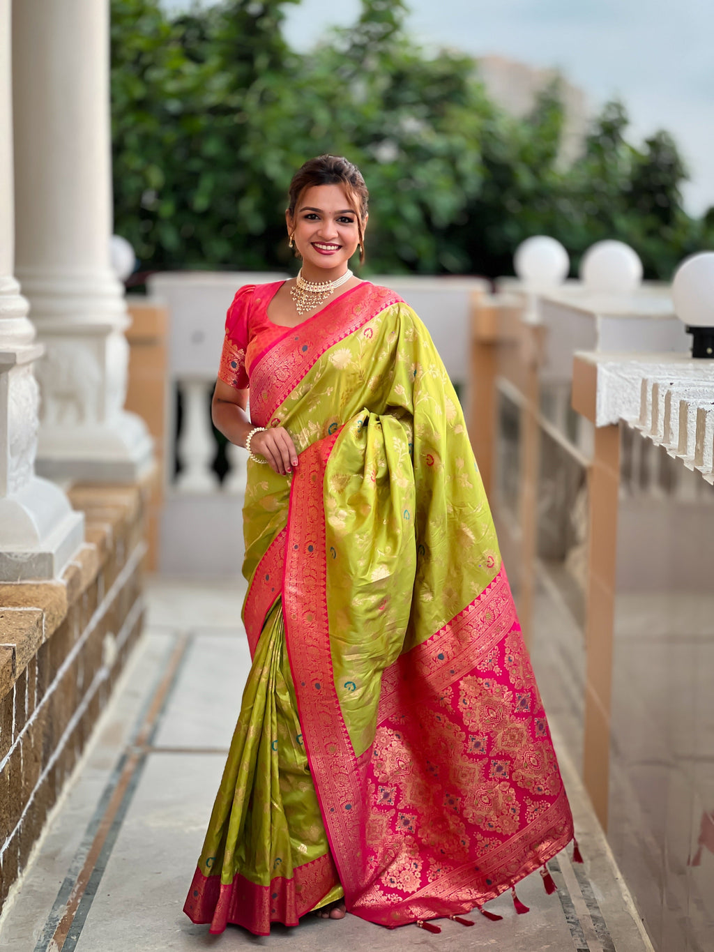 Vedant Vastram Soft Litchi Silk Banarasi Silk Jacquard Saree - Parrot