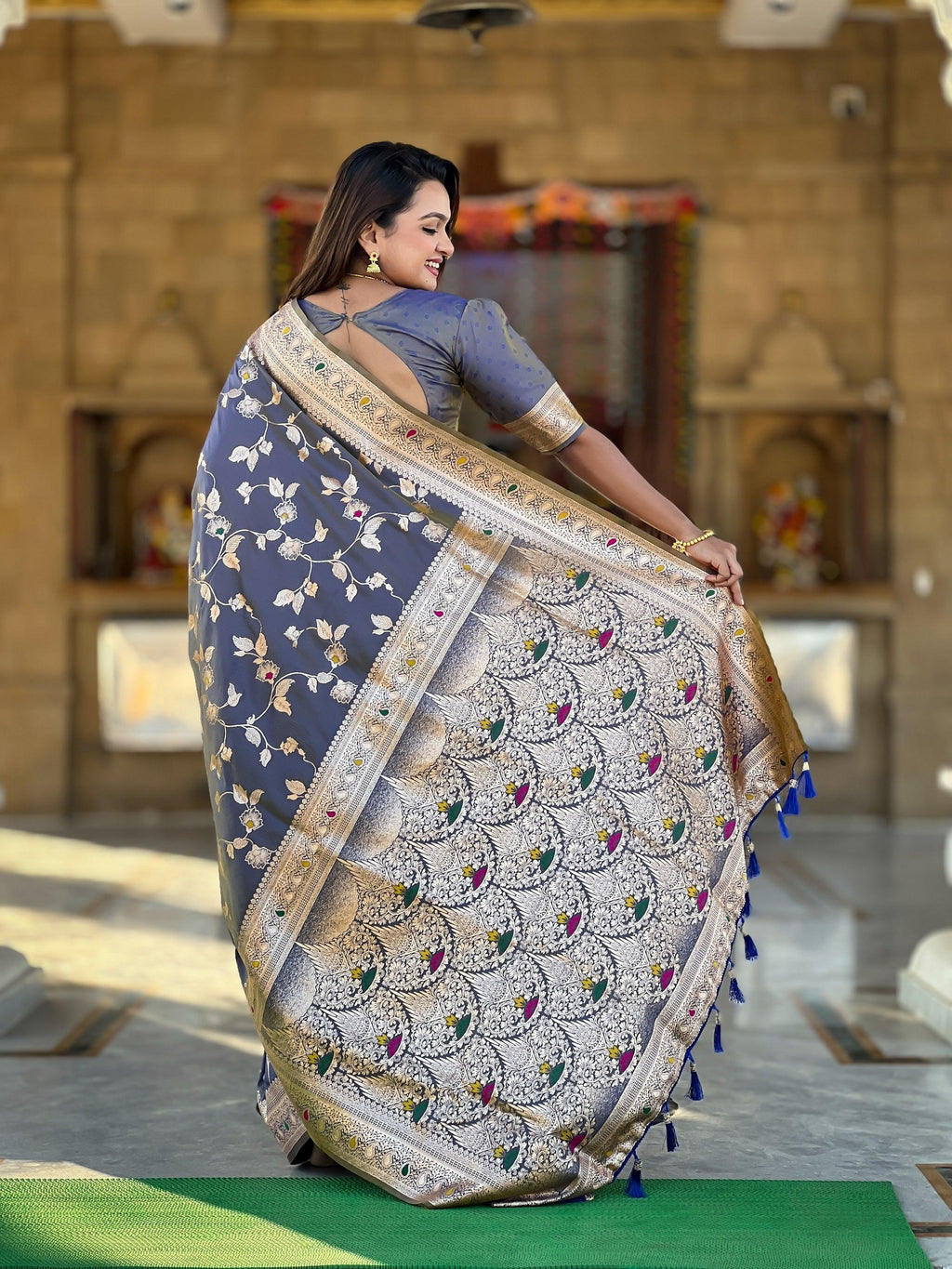 Vedant Vastram Soft Litchi Silk Banarasi Silk Jacquard Saree - Grey