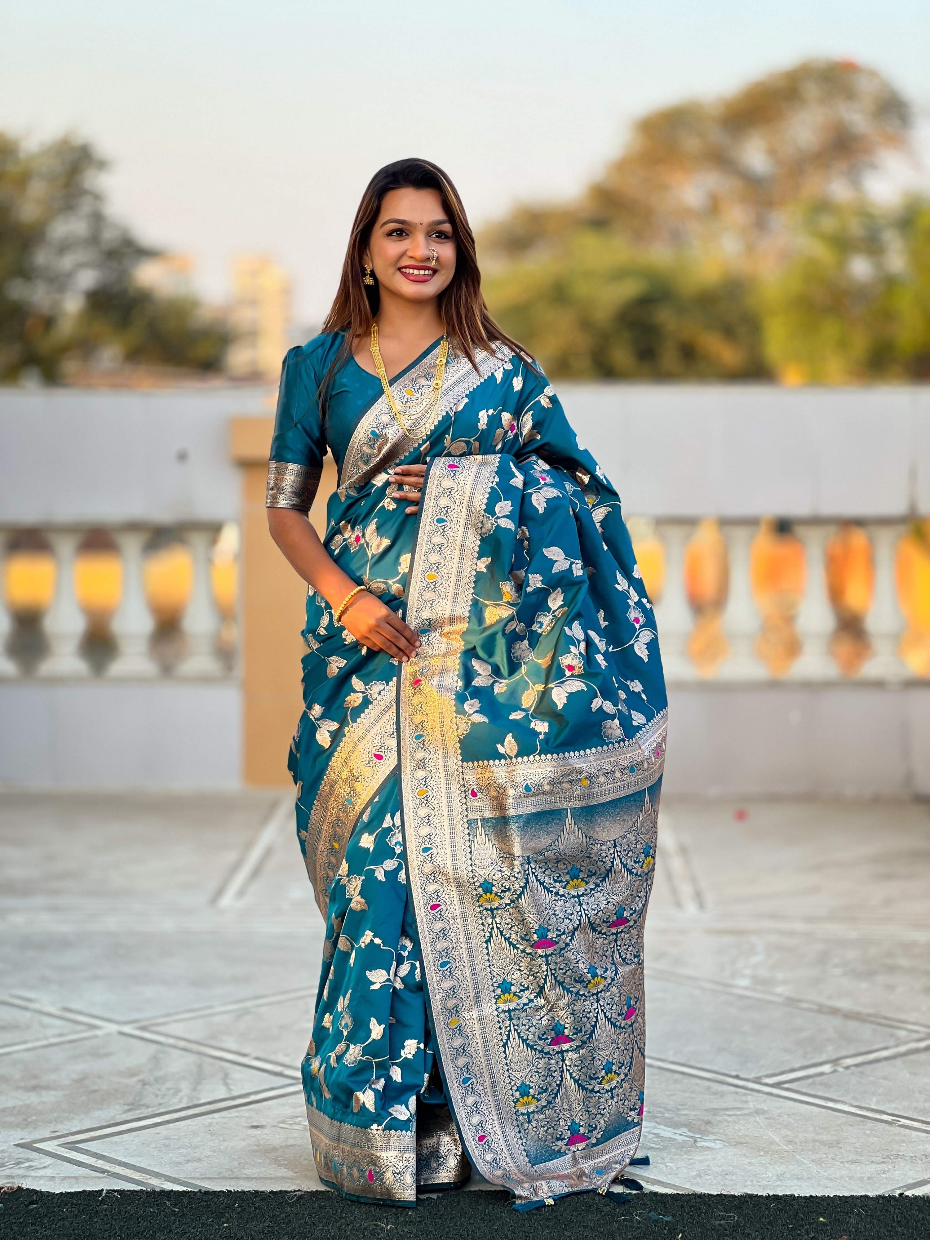 Vedant Vastram Soft Litchi Silk Banarasi Silk Jacquard Saree - Morpich