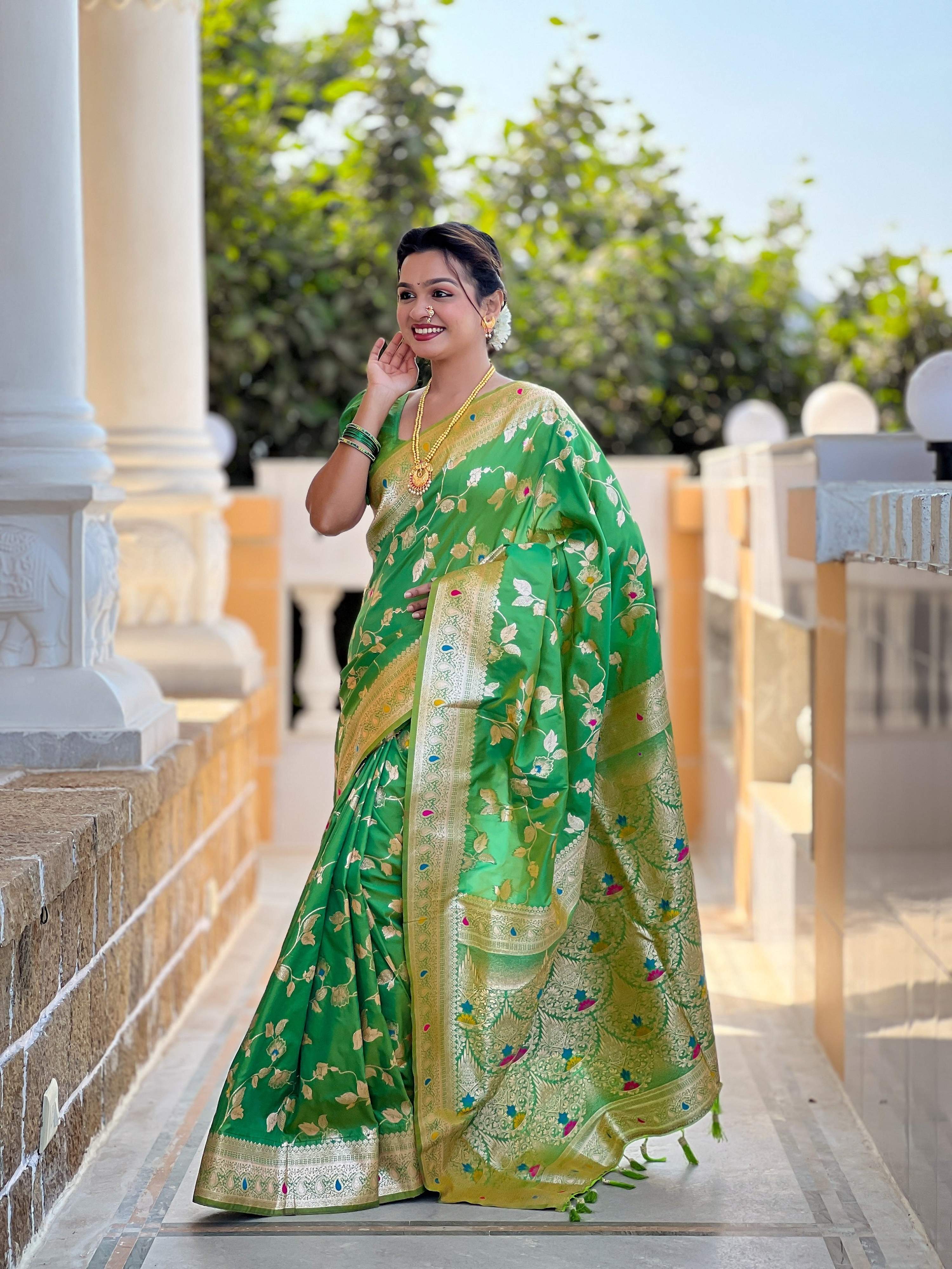 Vedant Vastram Soft Litchi Silk Banarasi Silk Jacquard Saree - Parrot