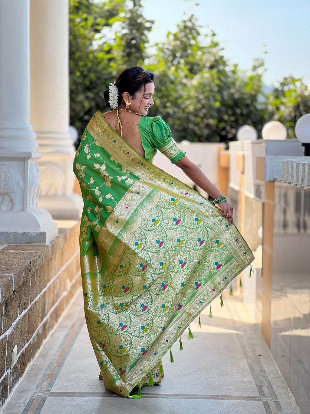 Vedant Vastram Soft Litchi Silk Banarasi Silk Jacquard Saree - Parrot