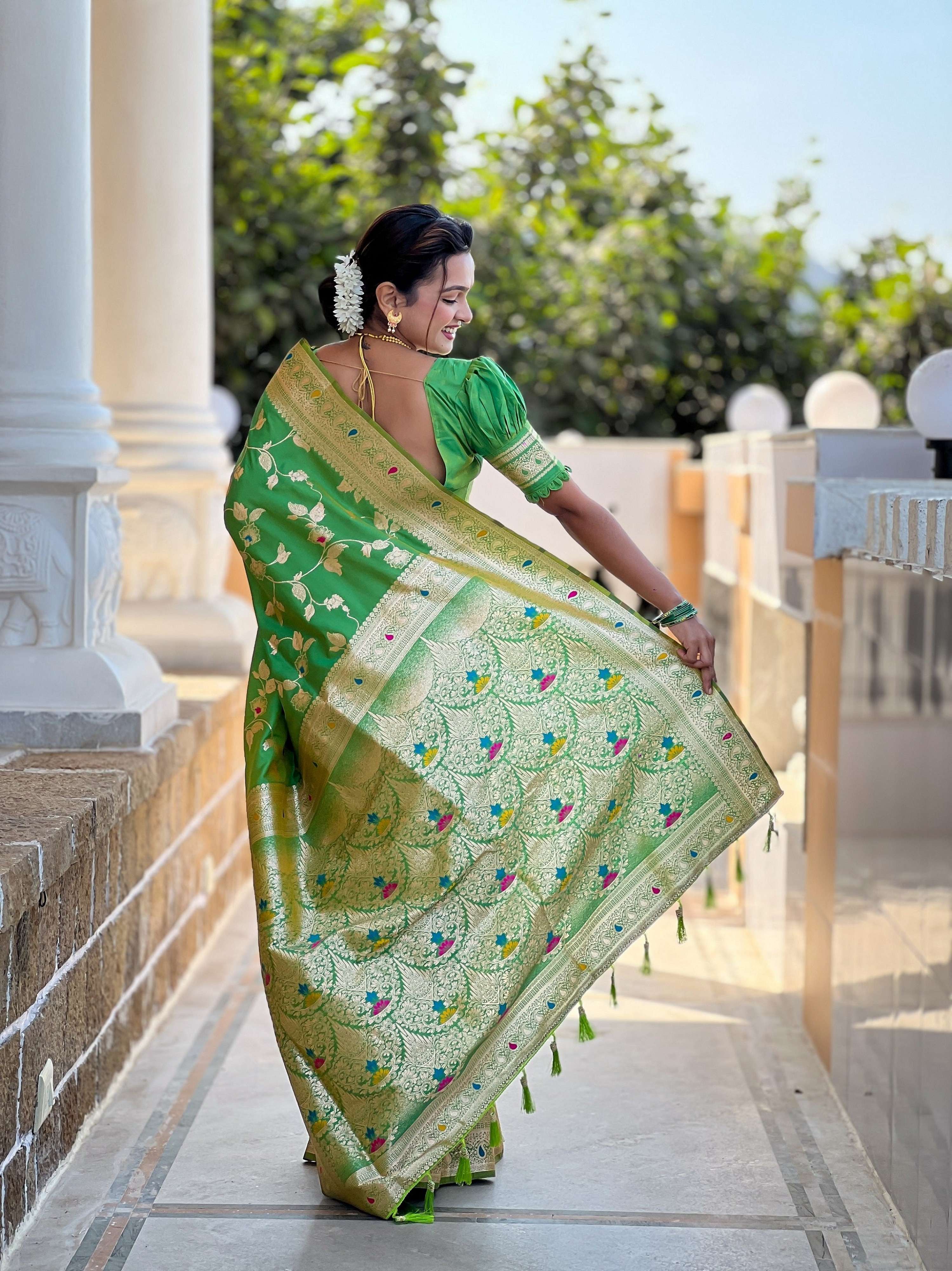 Vedant Vastram Soft Litchi Silk Banarasi Silk Jacquard Saree - Parrot