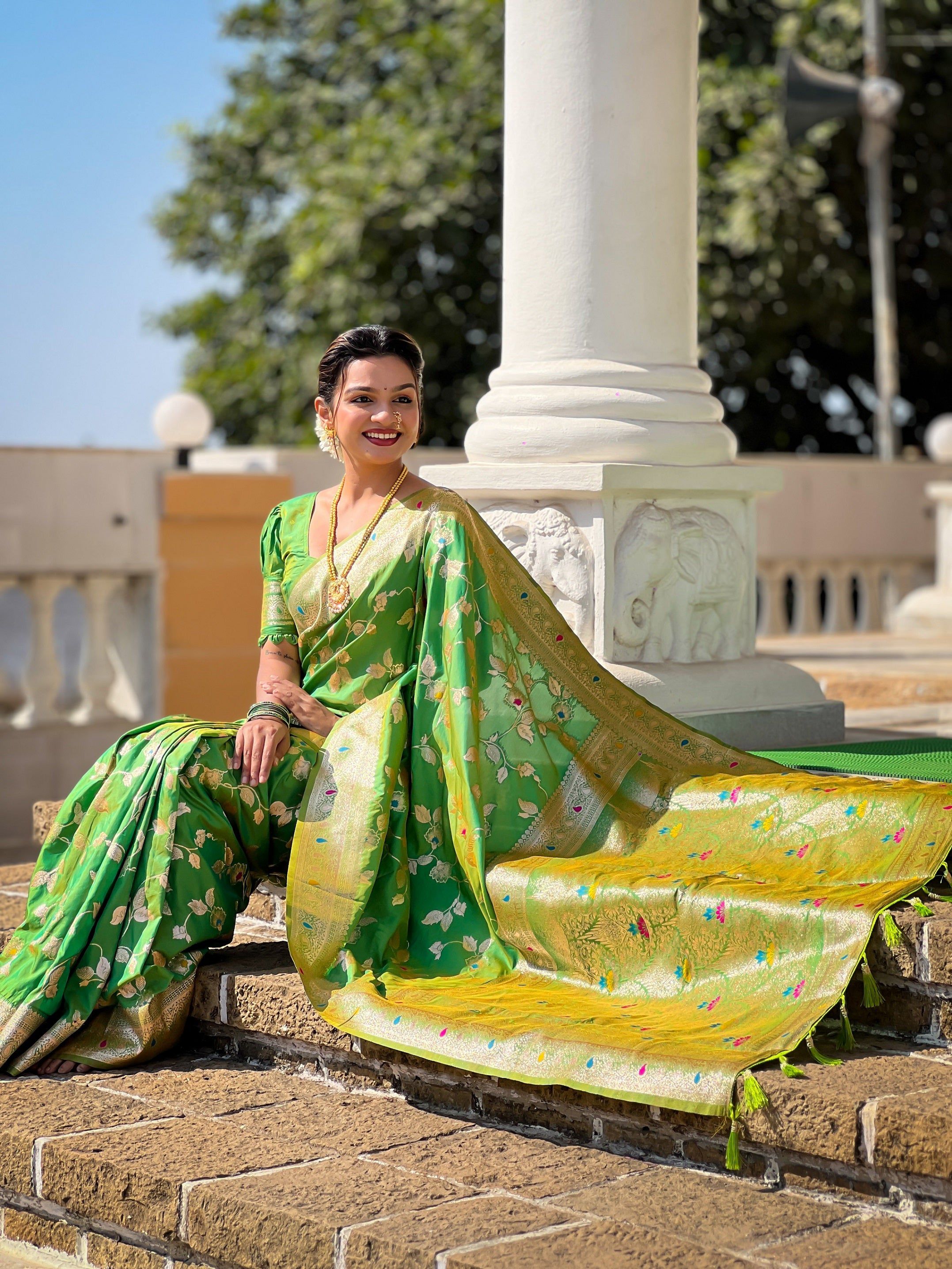 Vedant Vastram Soft Litchi Silk Banarasi Silk Jacquard Saree - Parrot