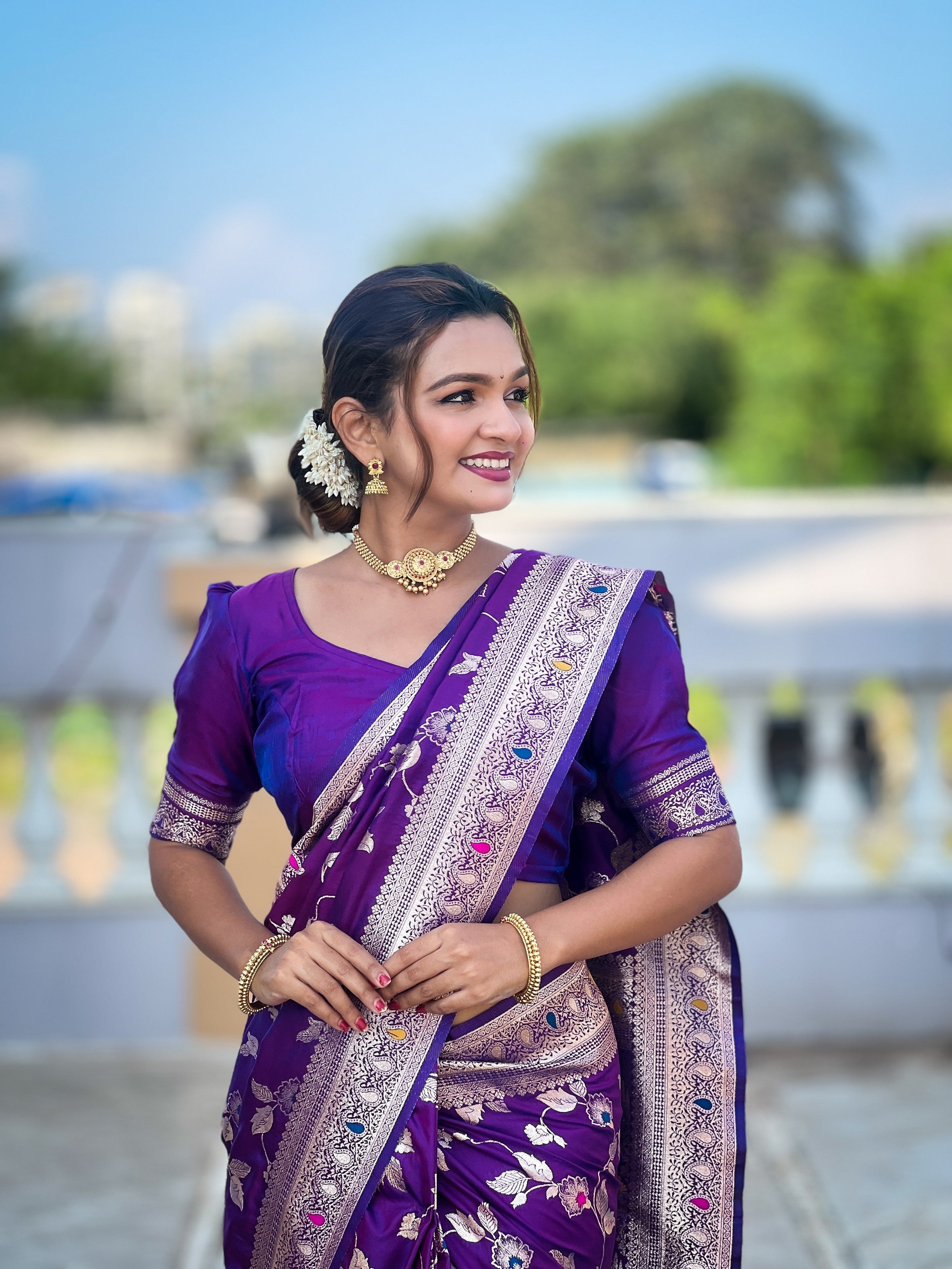 Vedant Vastram Soft Litchi Silk Banarasi Silk Jacquard Saree - Violet