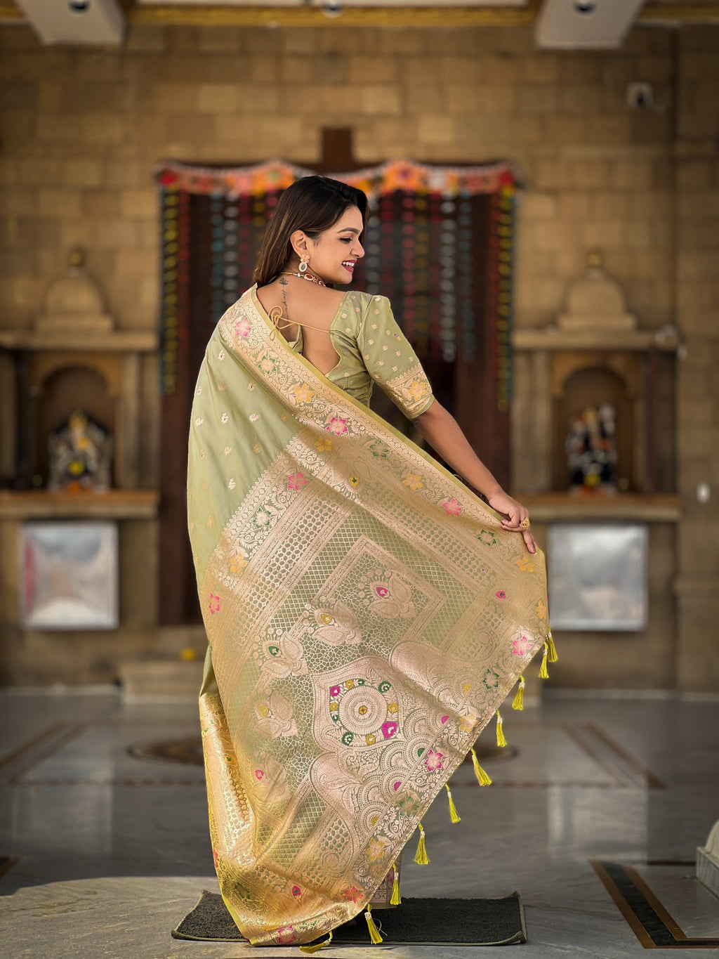 Vedant Vastram Soft Litchi Silk Banarasi Silk Jacquard Saree - Pista