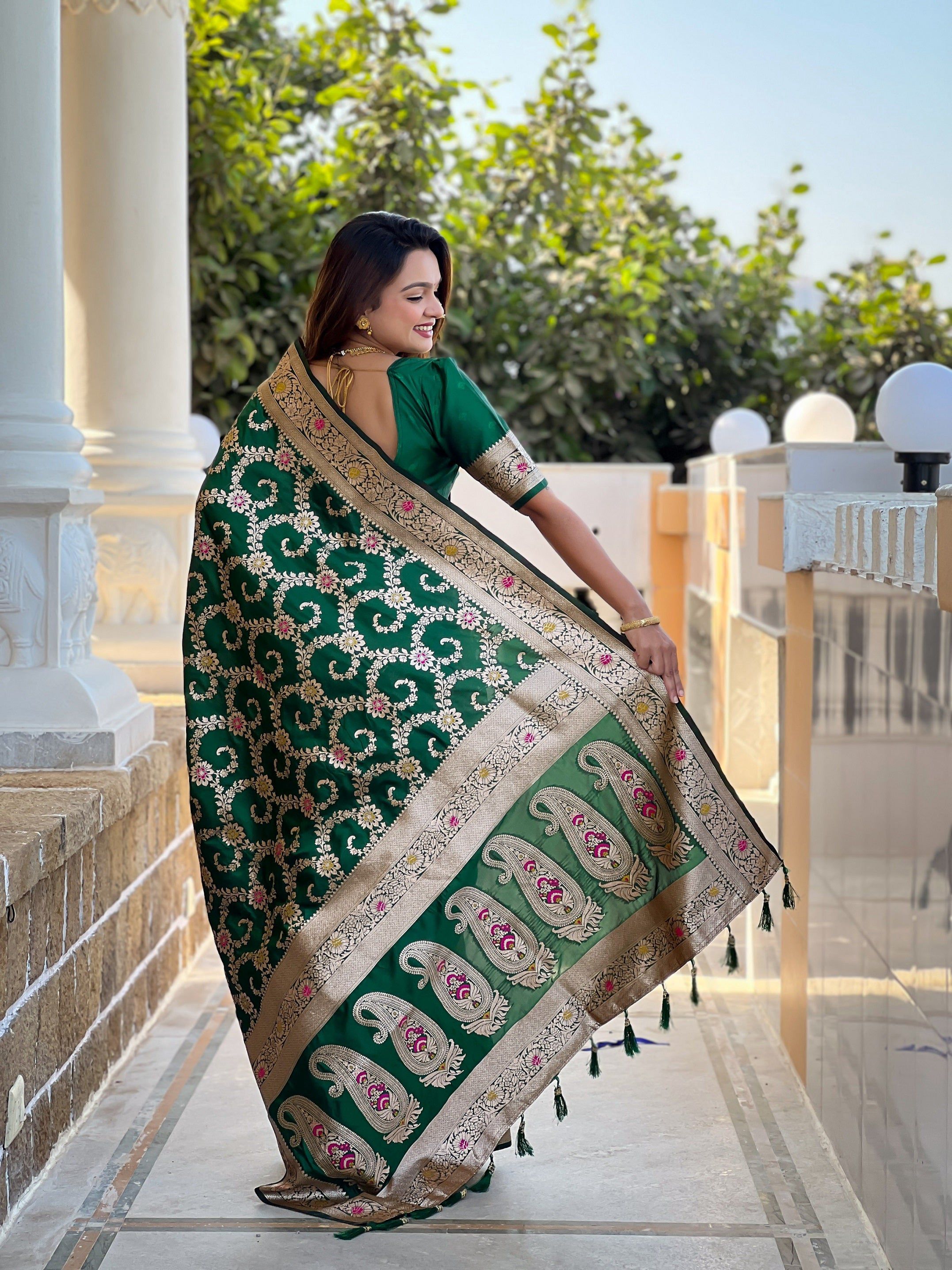 Vedant Vastram Soft Litchi Silk Banarasi Silk Jacquard Saree - Green