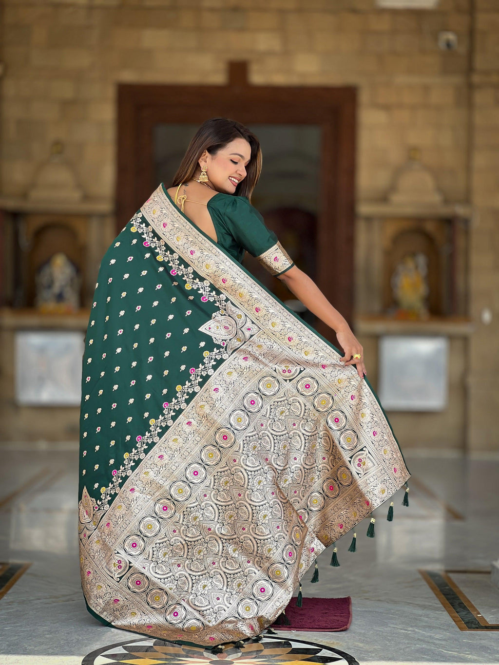 Vedant Vastram Soft Litchi Silk Banarasi Silk Jacquard Saree - Green