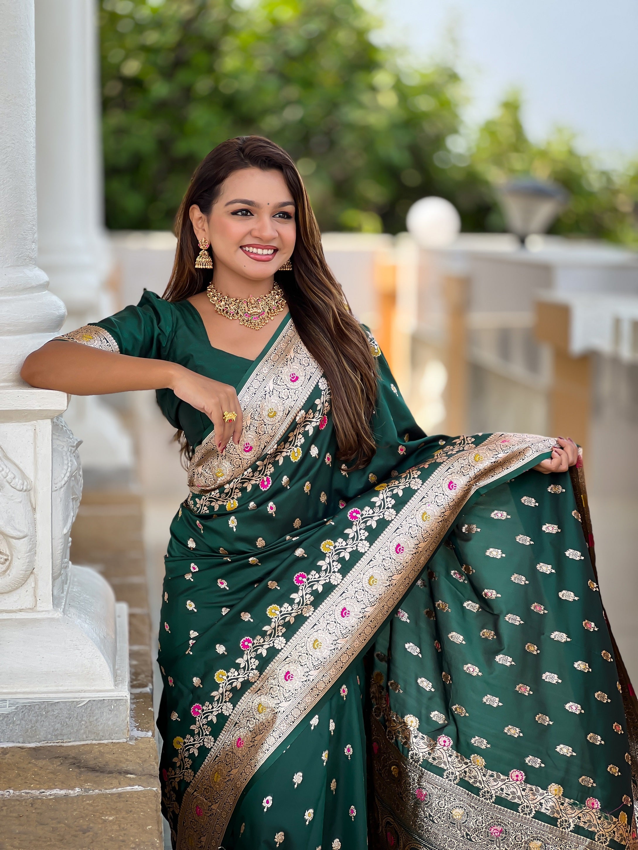 Vedant Vastram Soft Litchi Silk Banarasi Silk Jacquard Saree - Green