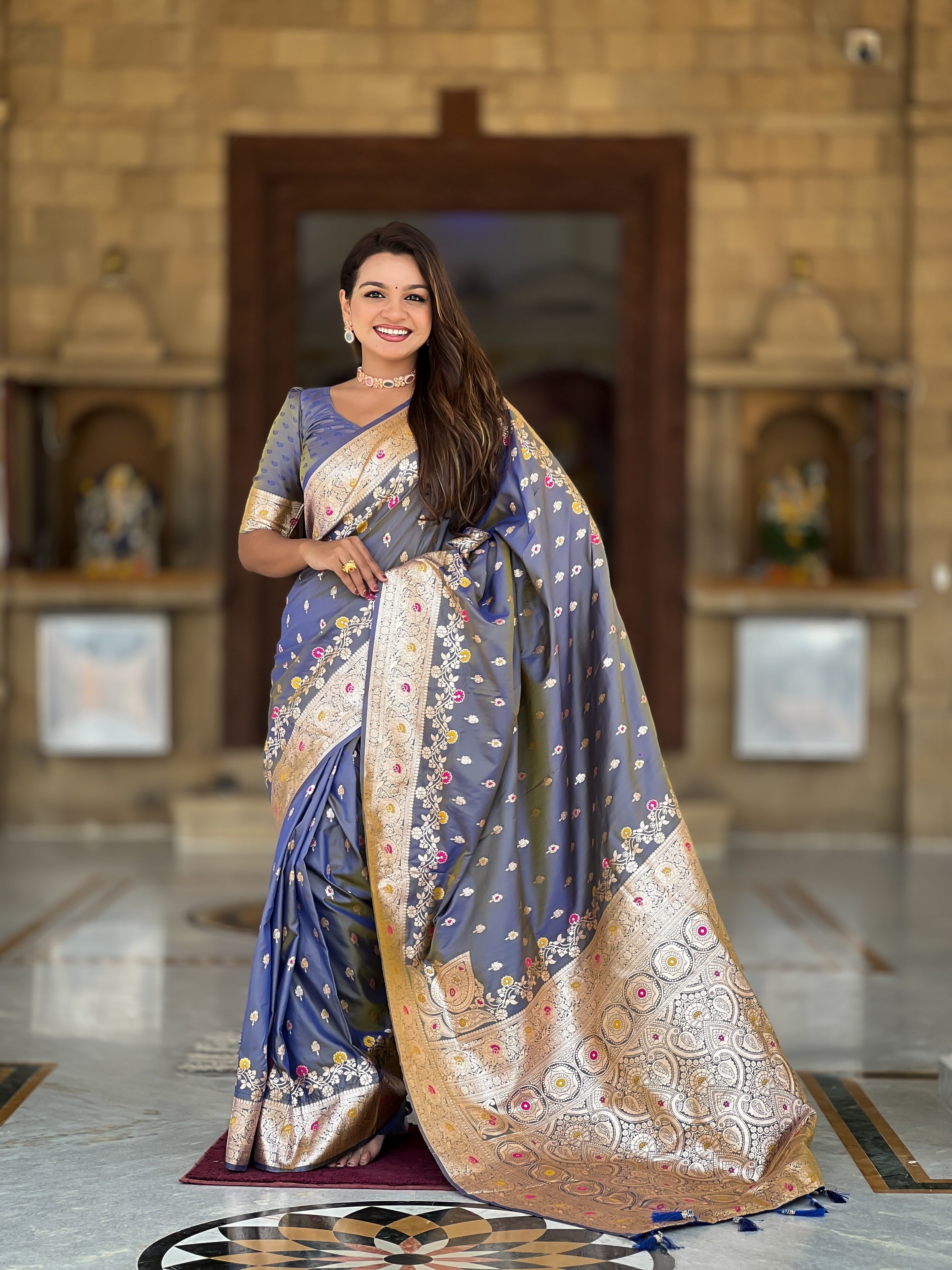Vedant Vastram Soft Litchi Silk Banarasi Silk Jacquard Saree - Grey