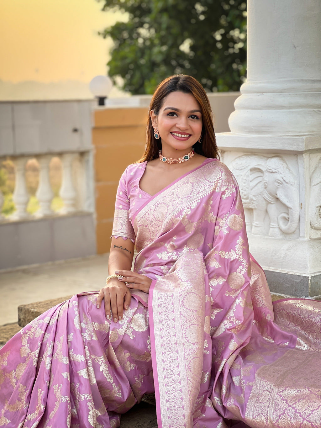 Vedant Vastram Soft Litchi Silk Banarasi Silk Jacquard Saree - Pink