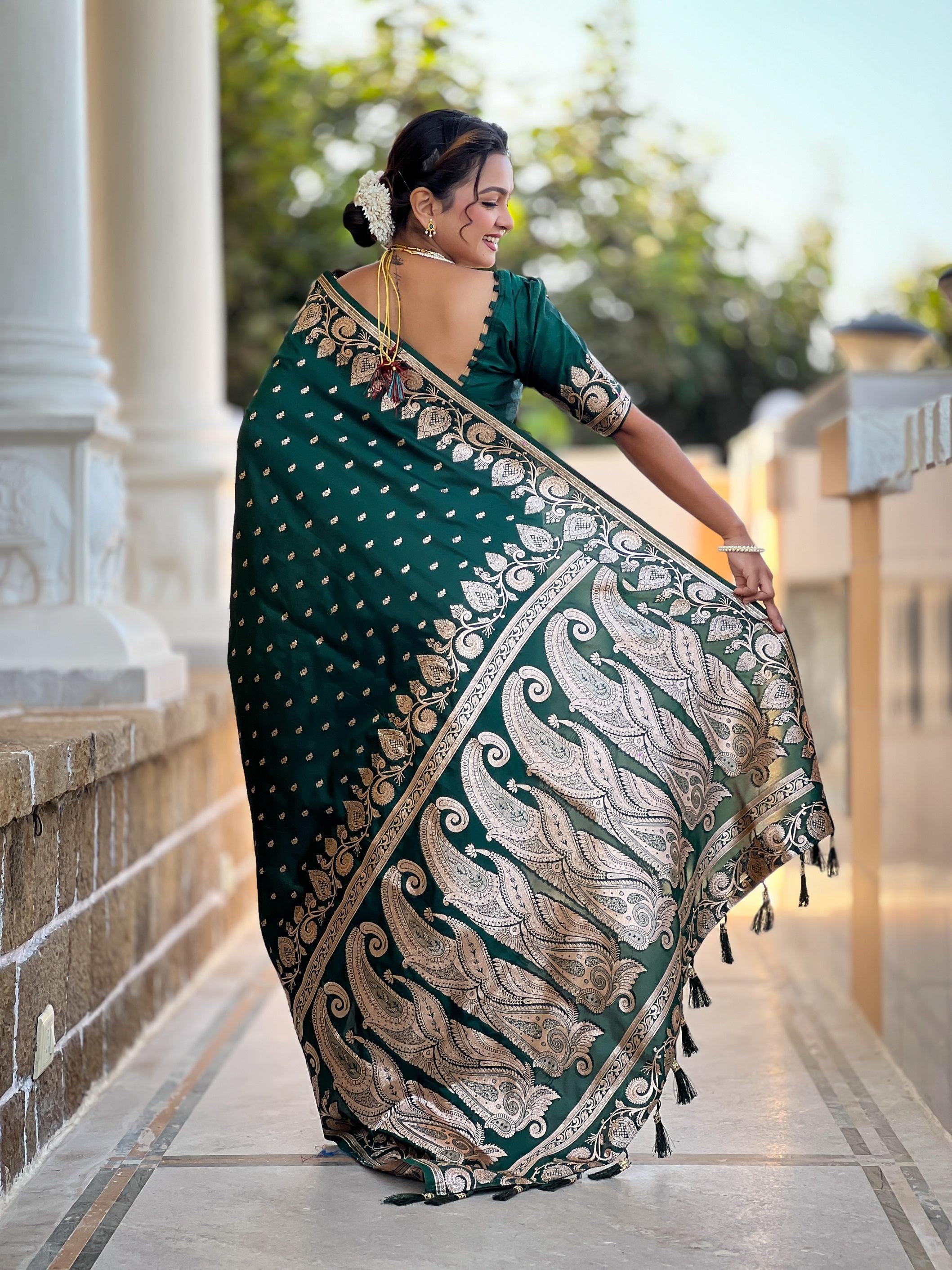 Vedant Vastram Soft Litchi Silk Banarasi Silk Jacquard Saree - Green