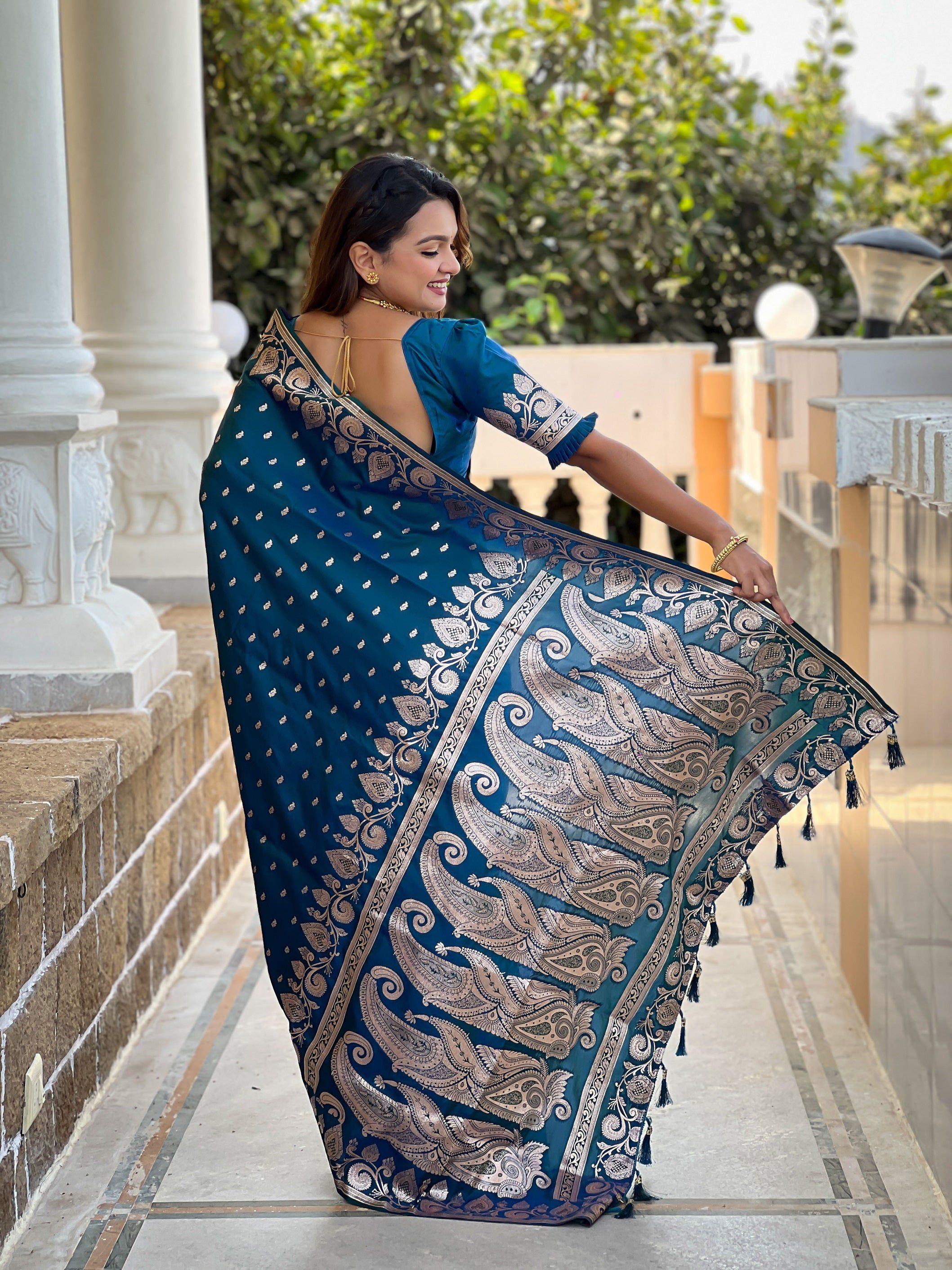 Vedant Vastram Soft Litchi Silk Banarasi Silk Jacquard Saree - Morpich