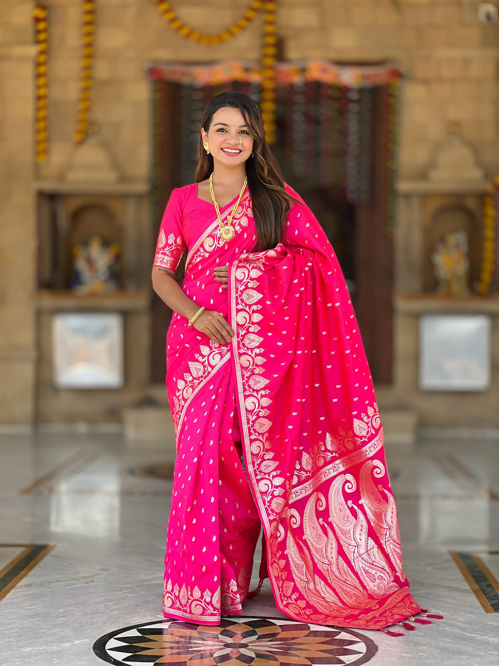 Vedant Vastram Soft Litchi Silk Banarasi Silk Jacquard Saree - Pink