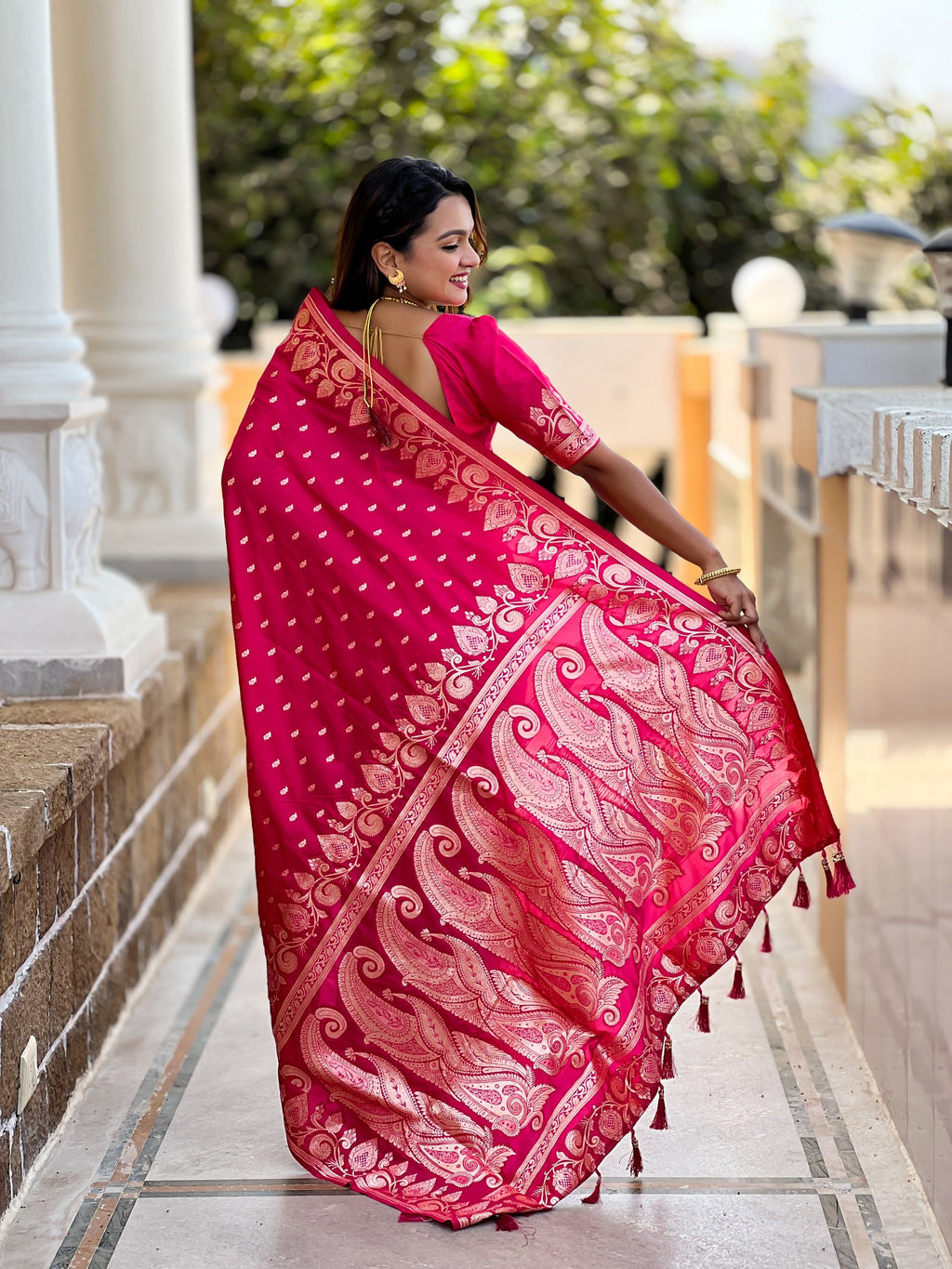 Vedant Vastram Soft Litchi Silk Banarasi Silk Jacquard Saree - Pink