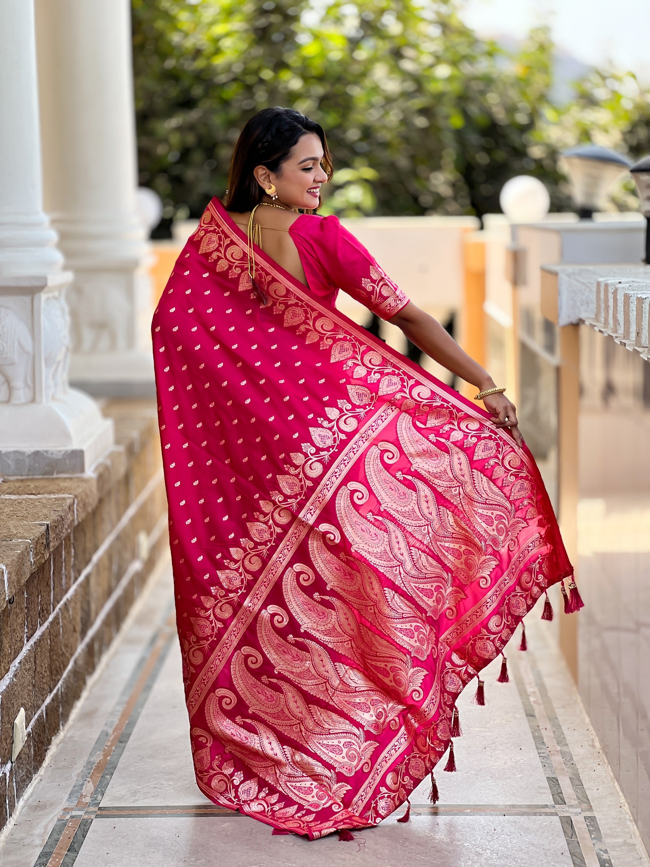 Vedant Vastram Soft Litchi Silk Banarasi Silk Jacquard Saree - Pink