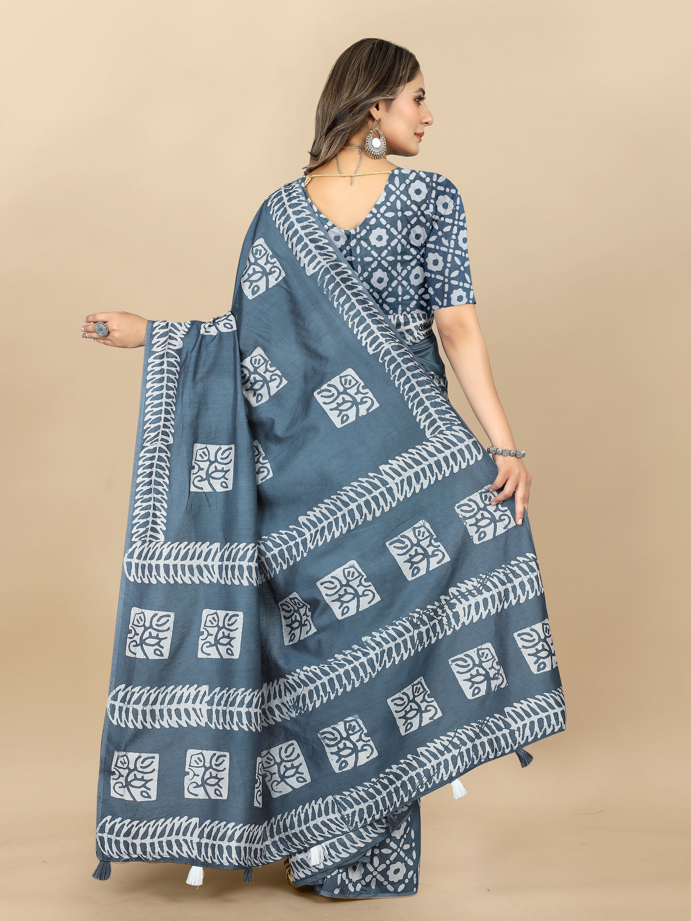Vedant Vastram Designer Digital Print Batik Saree - Grey