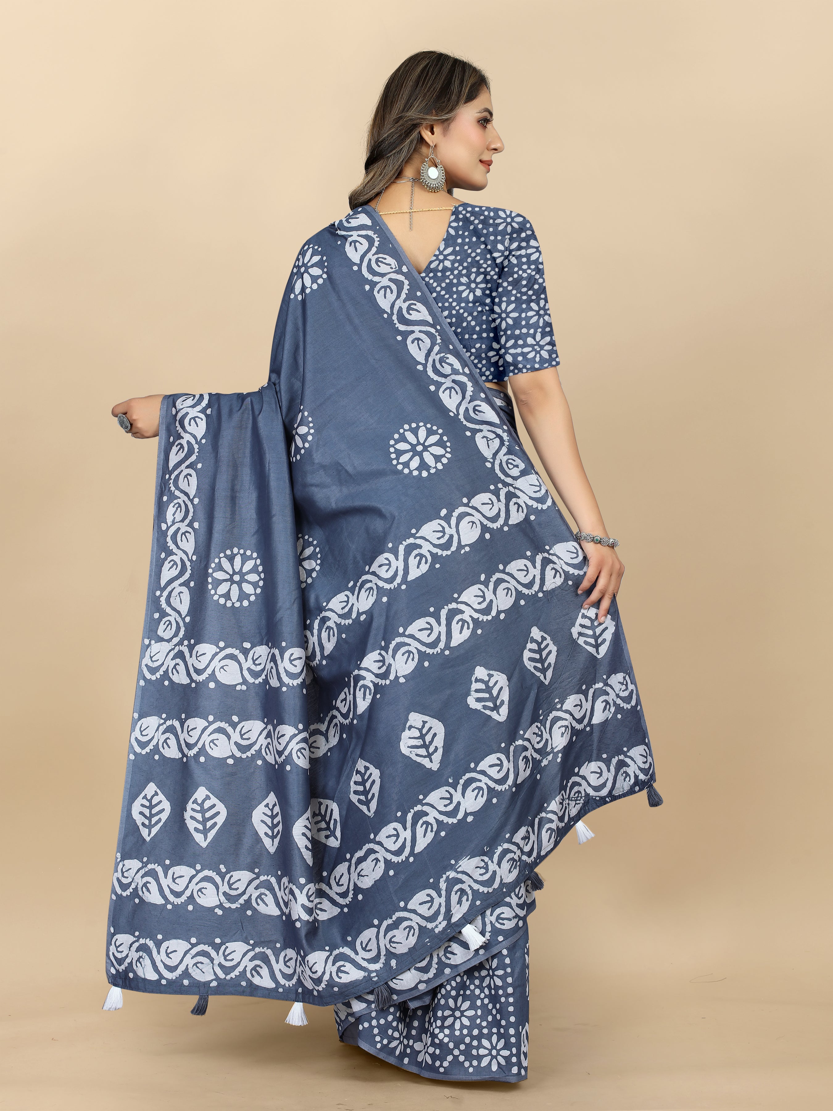 Vedant Vastram Designer Digital Print Batik Saree - Grey