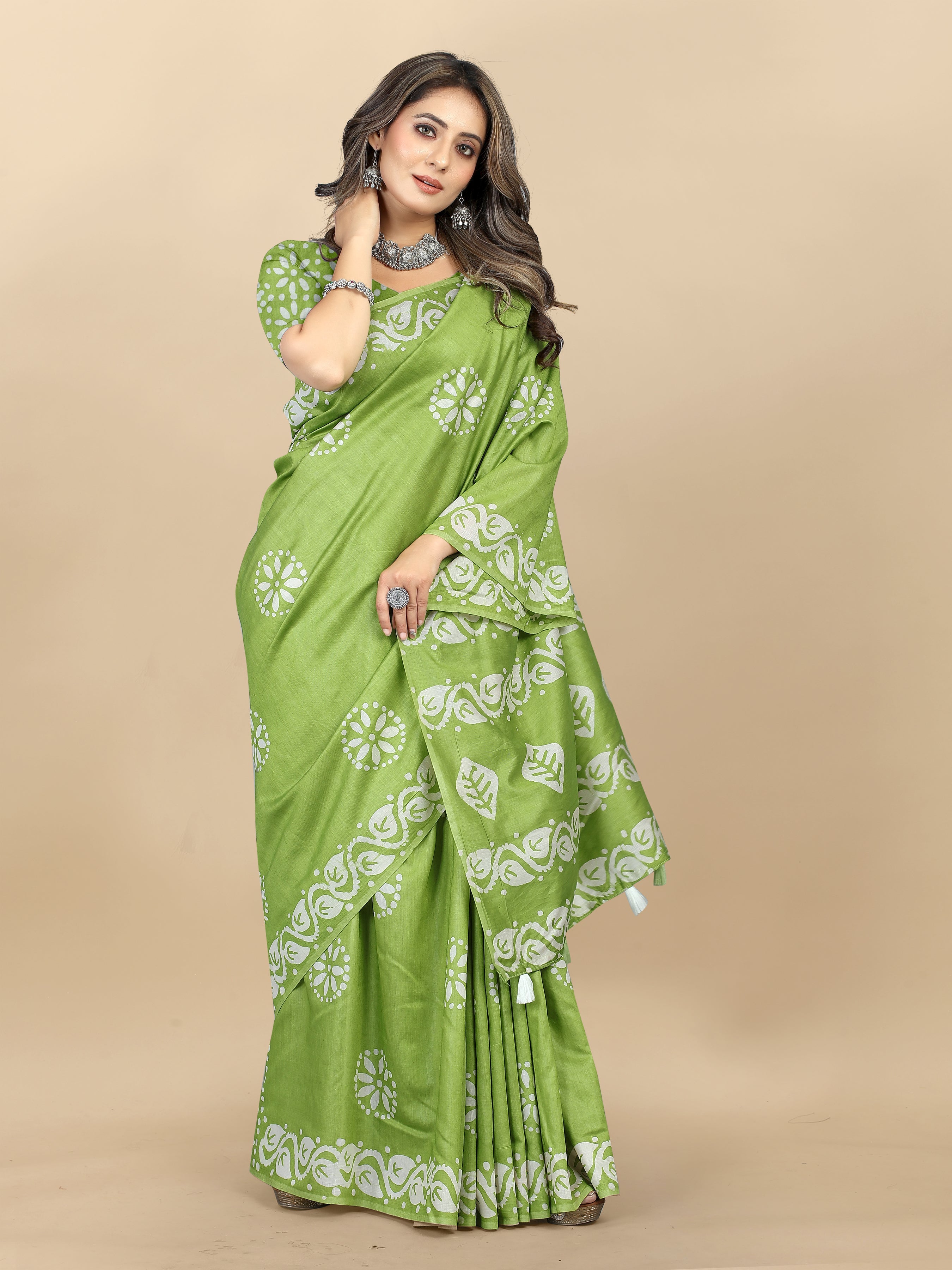Vedant Vastram Designer Digital Print Batik Saree - Green