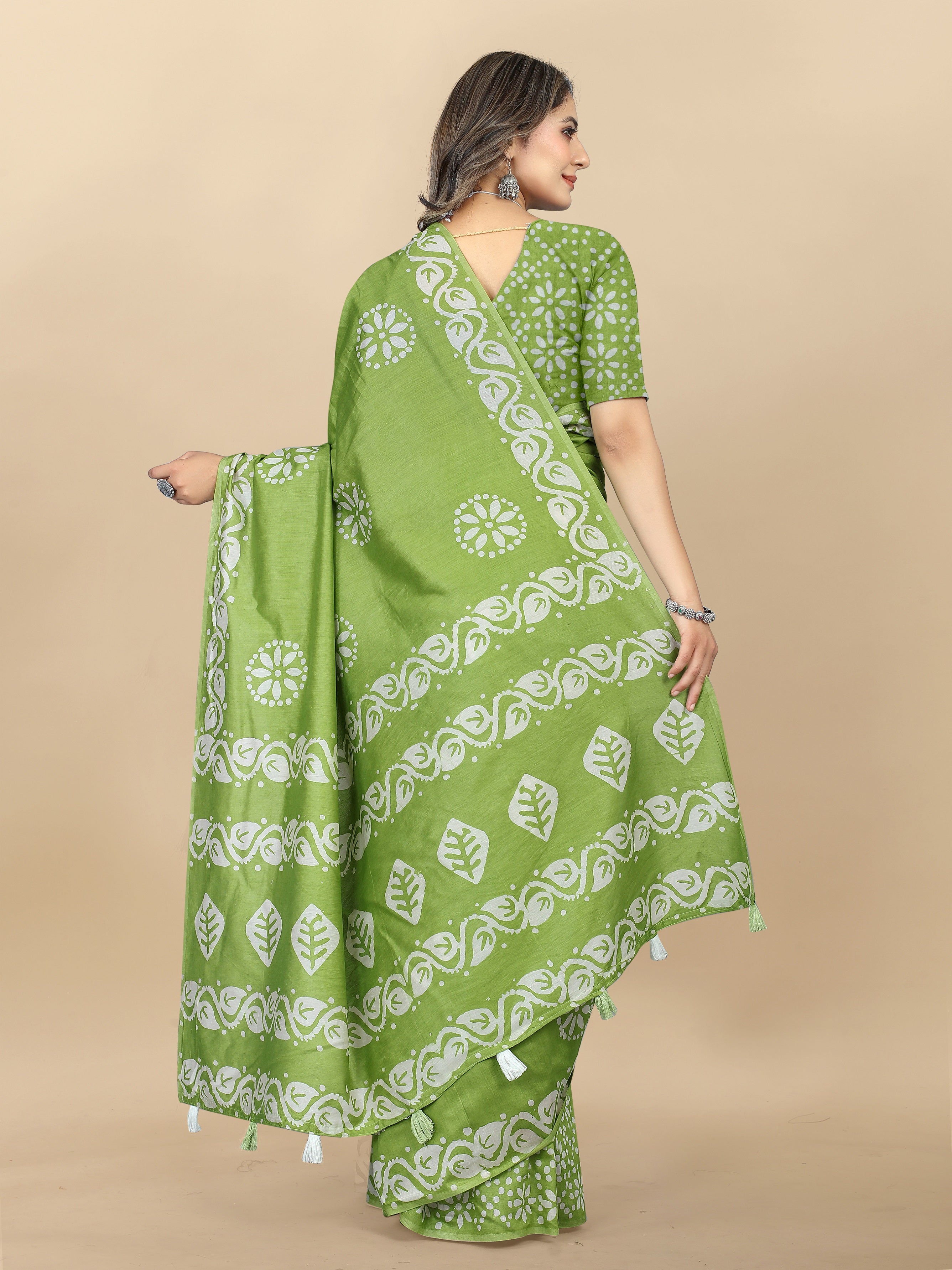 Vedant Vastram Designer Digital Print Batik Saree - Green