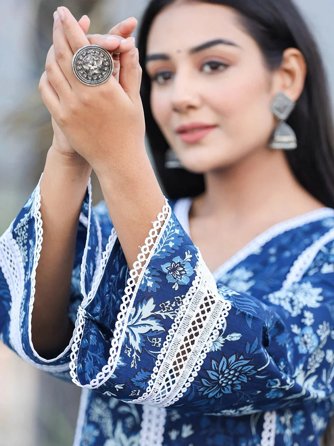 Yufta Blue pure Cotton kurta dupatta set with Thread_Work detailing