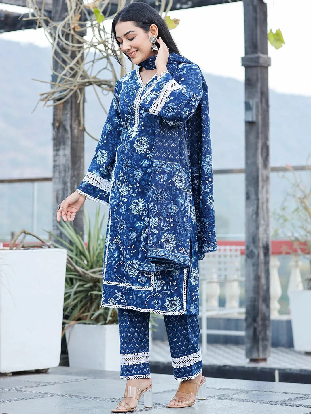 Yufta Blue pure Cotton kurta dupatta set with Thread_Work detailing