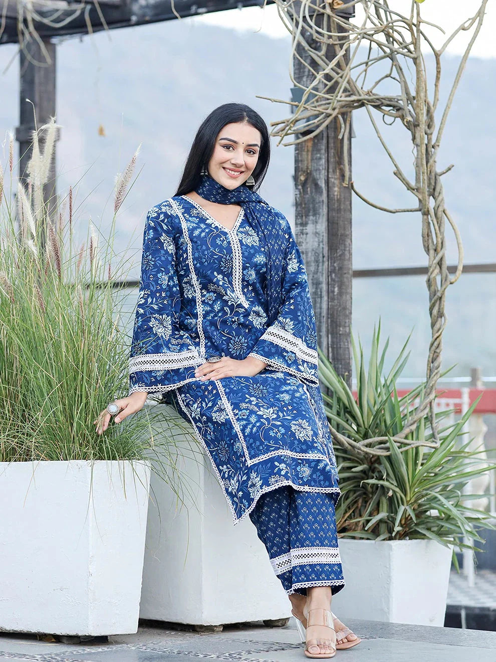 Yufta Blue pure Cotton kurta dupatta set with Thread_Work detailing