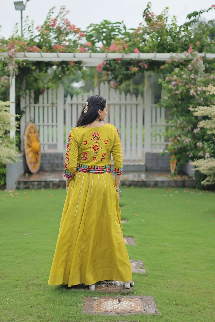 Teeya Creation Parrot Green Colour Roman Silk With Gamathi Work Navratri Lehenga Choli