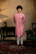 Falling Raw Silk Pink Gulab Pakshi Kurta Set By Hilo Design