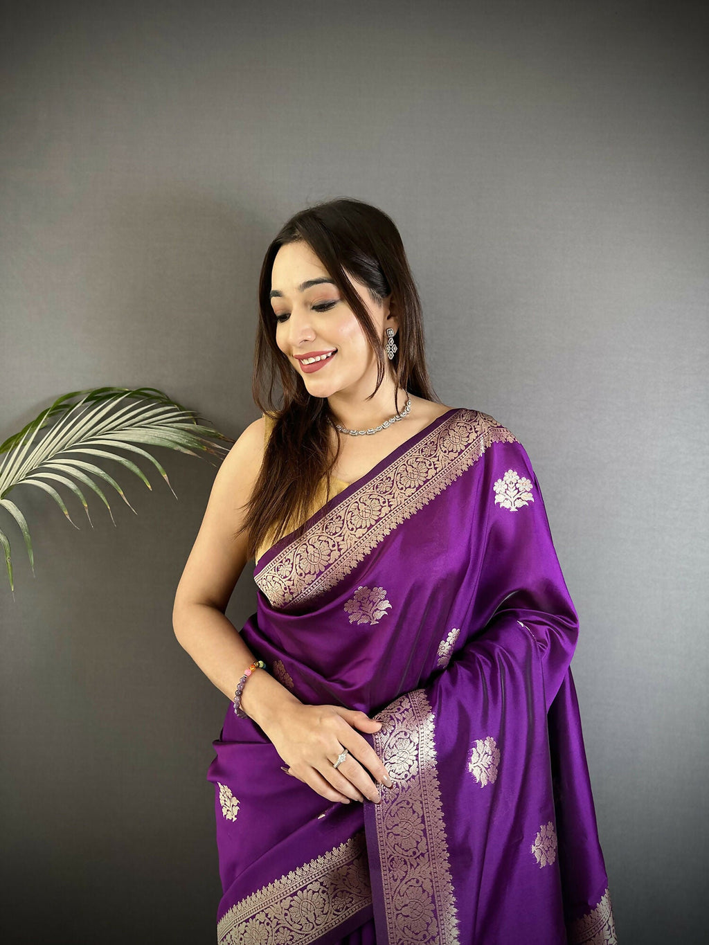 Joban Fashion Purple Floral Jacquard Woven Design Cotton Silk Banarasi Silk Saree - Distacart