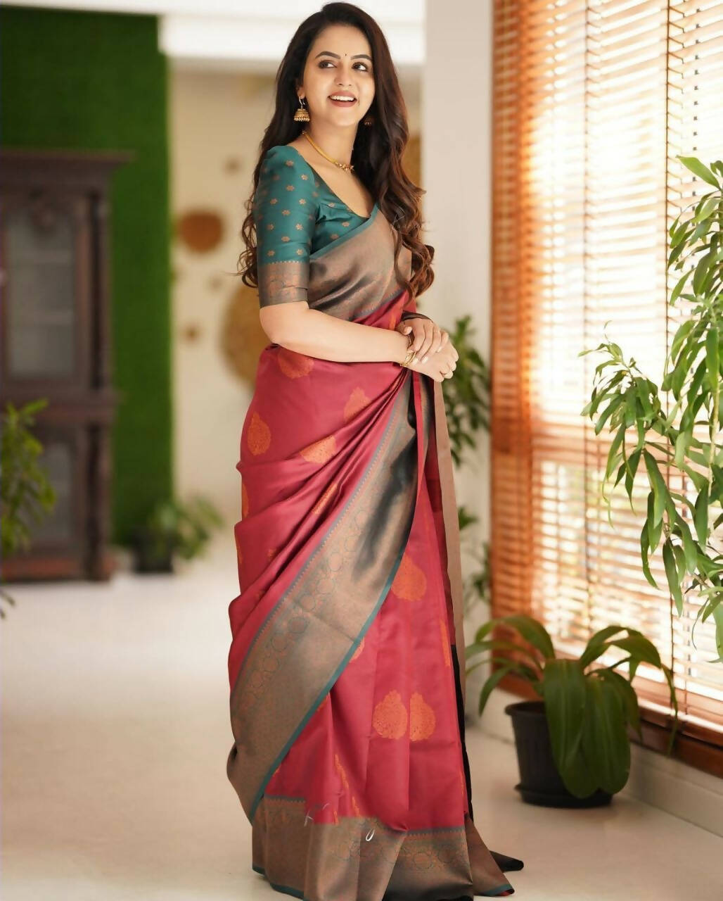 DEIANA'S Beautiful Designer Golden zari Soft Lichi Silk Saree - Maroon
