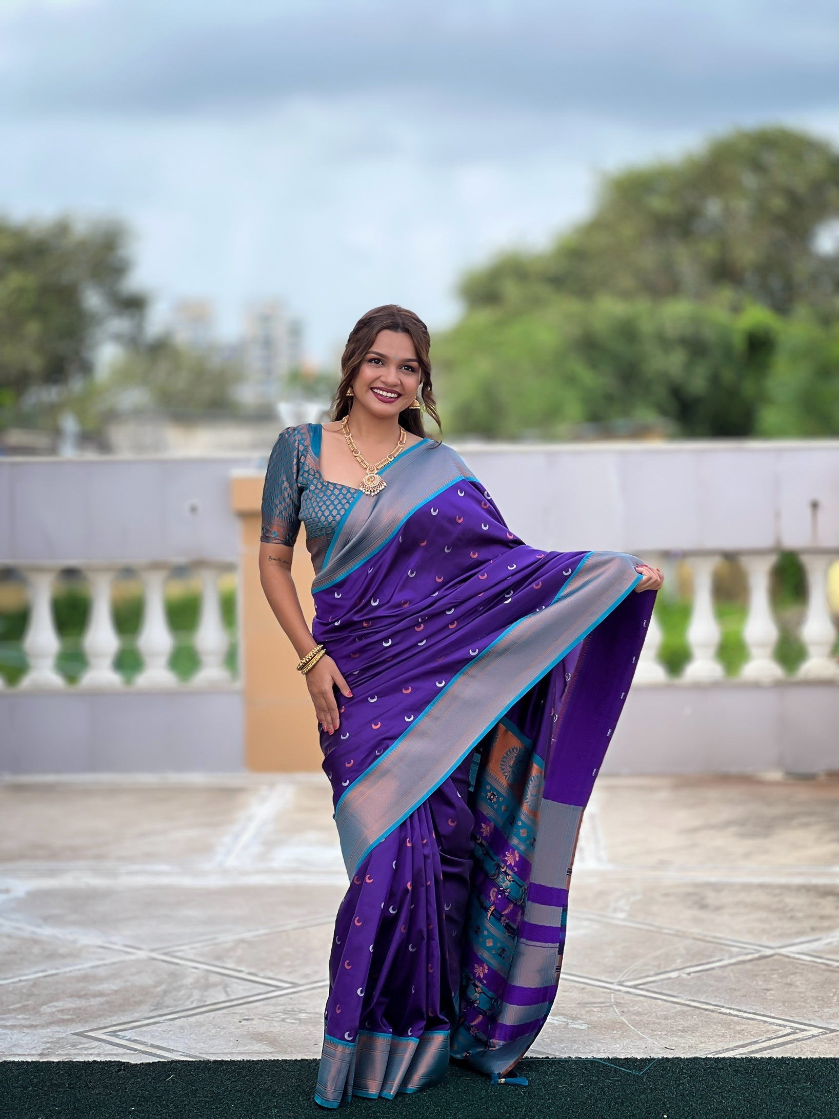 Vedant Vastram Soft Litchi Silk Paithani Jacquard Saree - Violet