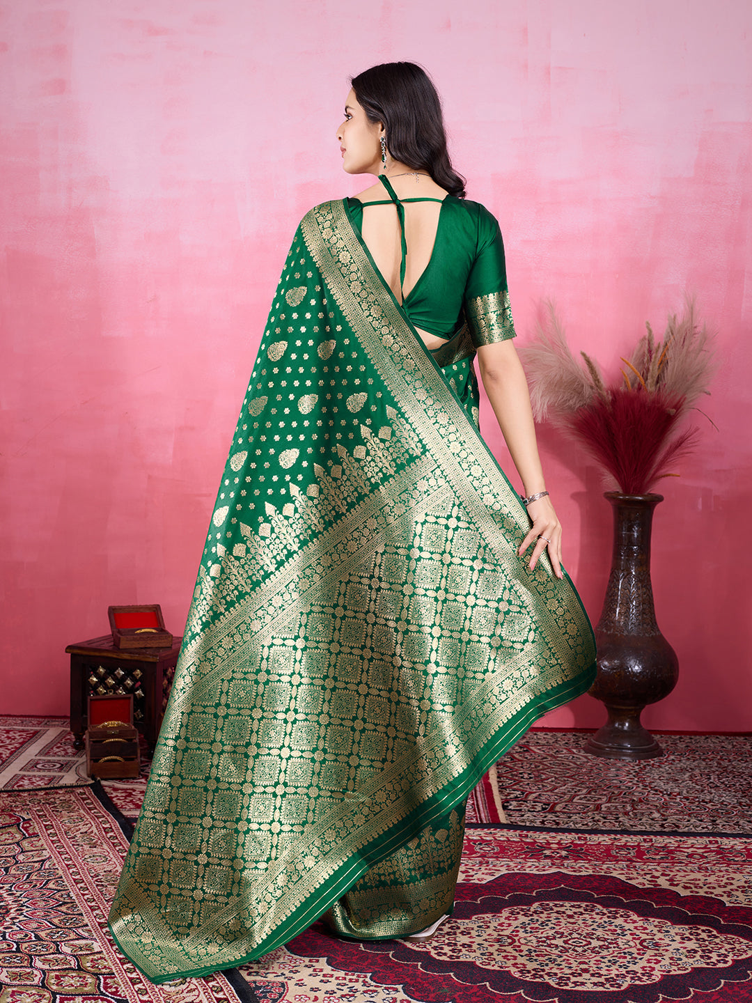 Vedant Vastram Banarasi Silk Fashion Saree - Green