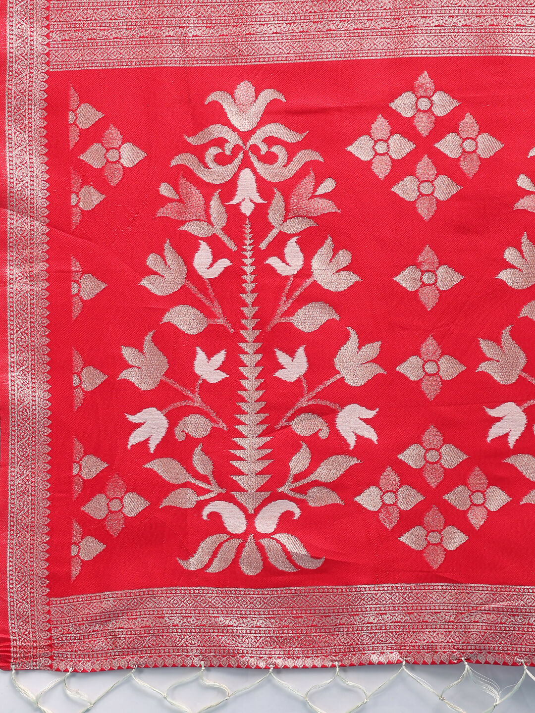 Shree Shyam Fashion Devistuti Red White Linen Cotton Saree