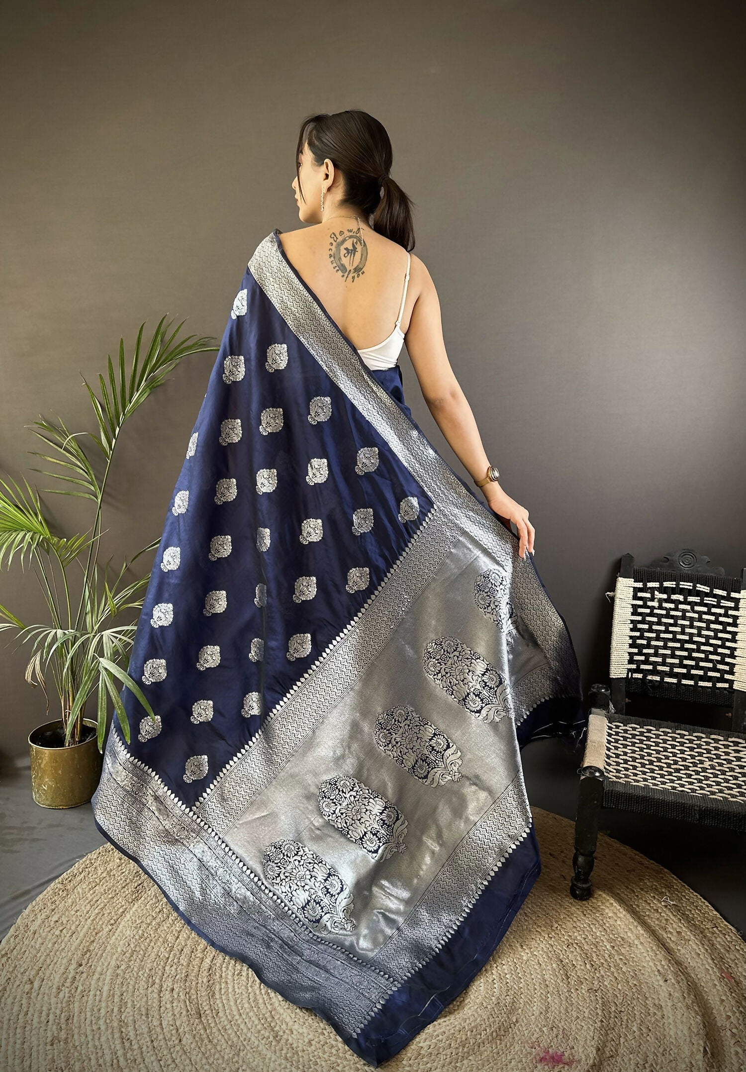 Joban Fashion Navy Blue Floral Motifs Soft Silk Banarasi Saree - Distacart