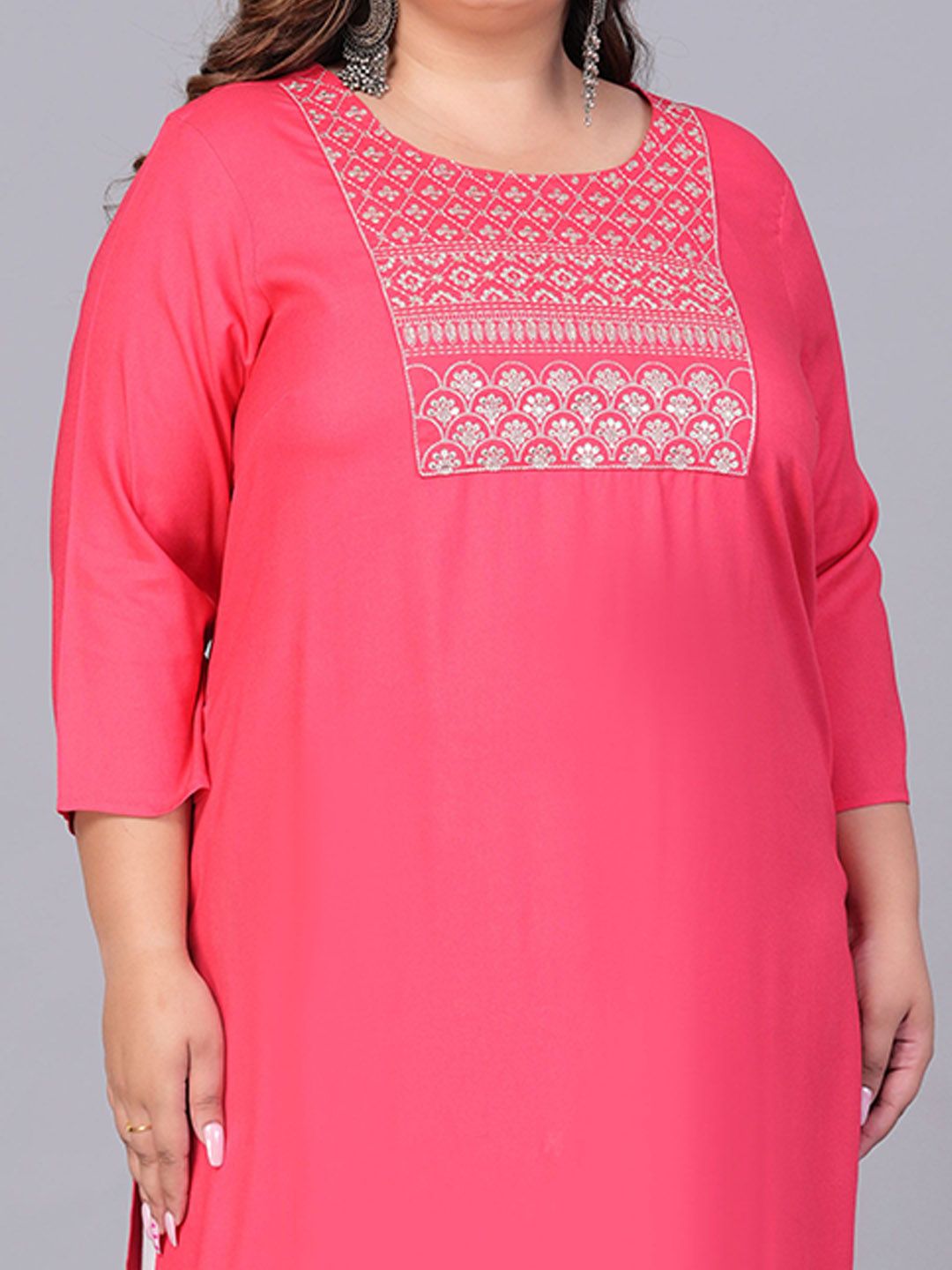 Sztori Women Yoke Design Thread Work Kurta
