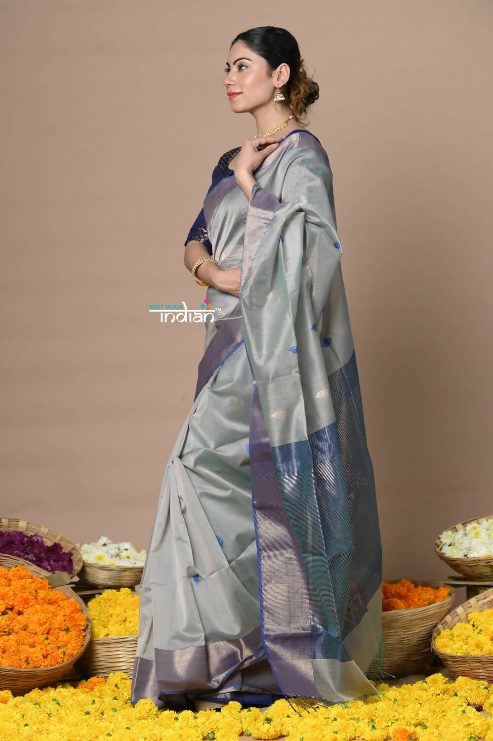 Very Much Indian Rajsi - Handloom Ari Checks Cotton Silk Saree With Golden Border - Grey