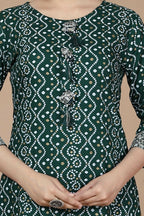 Miravan Women's Rayon Bandhani Print Straight Kurta Green