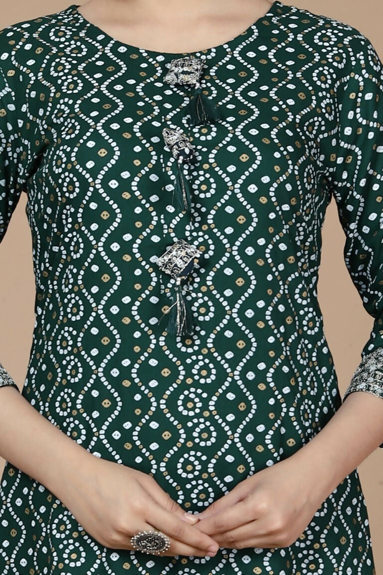 Miravan Women's Rayon Bandhani Print Straight Kurta Green