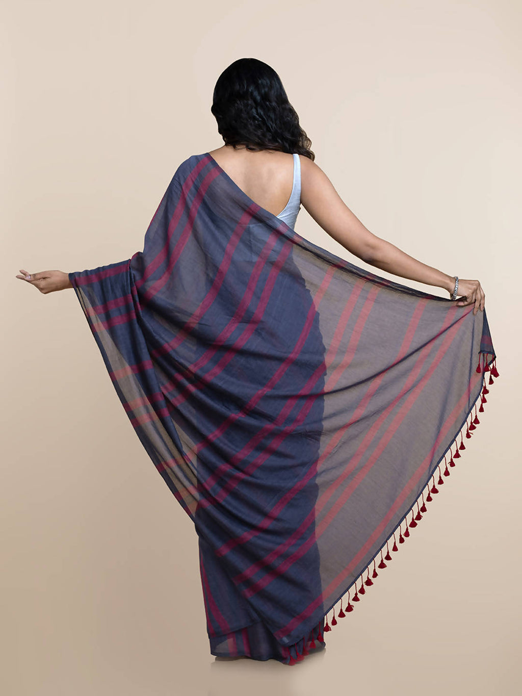 Suta Women Navy Blue Pure Cotton Handloom Saree - Distacart