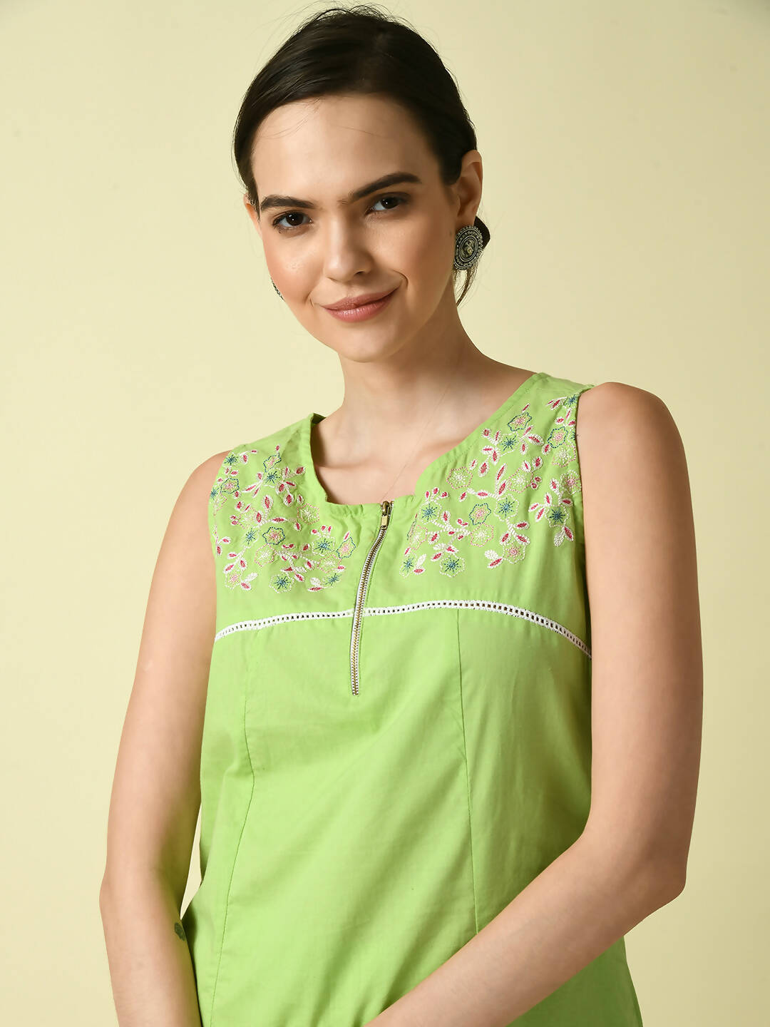 Myshka Women's Green Embroidered Kurta With Palazzo