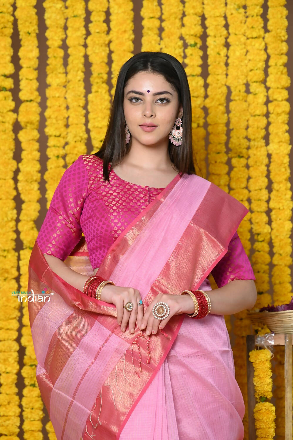 Very Much Indian Rajsi - Handloom Ari Checks Cotton Silk Saree With Golden Border - Pink