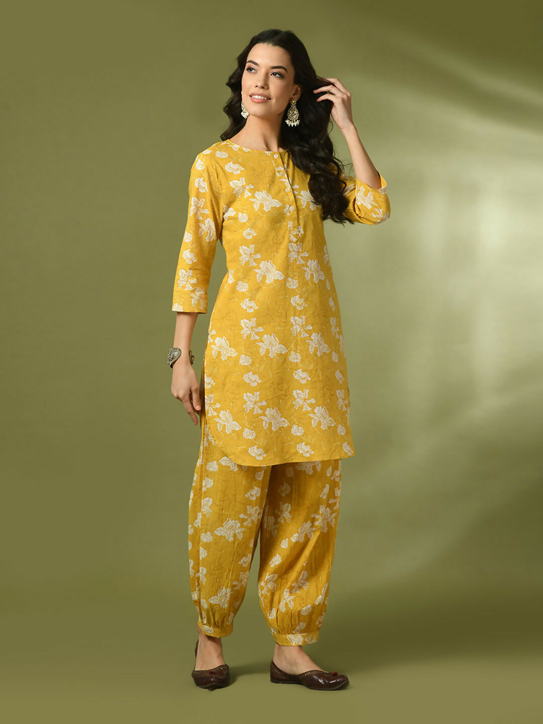 Myshka Women's Yellow Printed Cotton Round Neck Party Tunic With Trousers Co-ord set