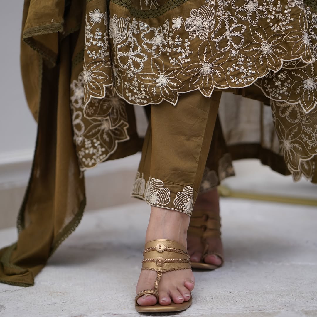 Lorenvalley Brown Cotton Silk Embroidered And Chikan Lace Work Kurta Set - Distacart