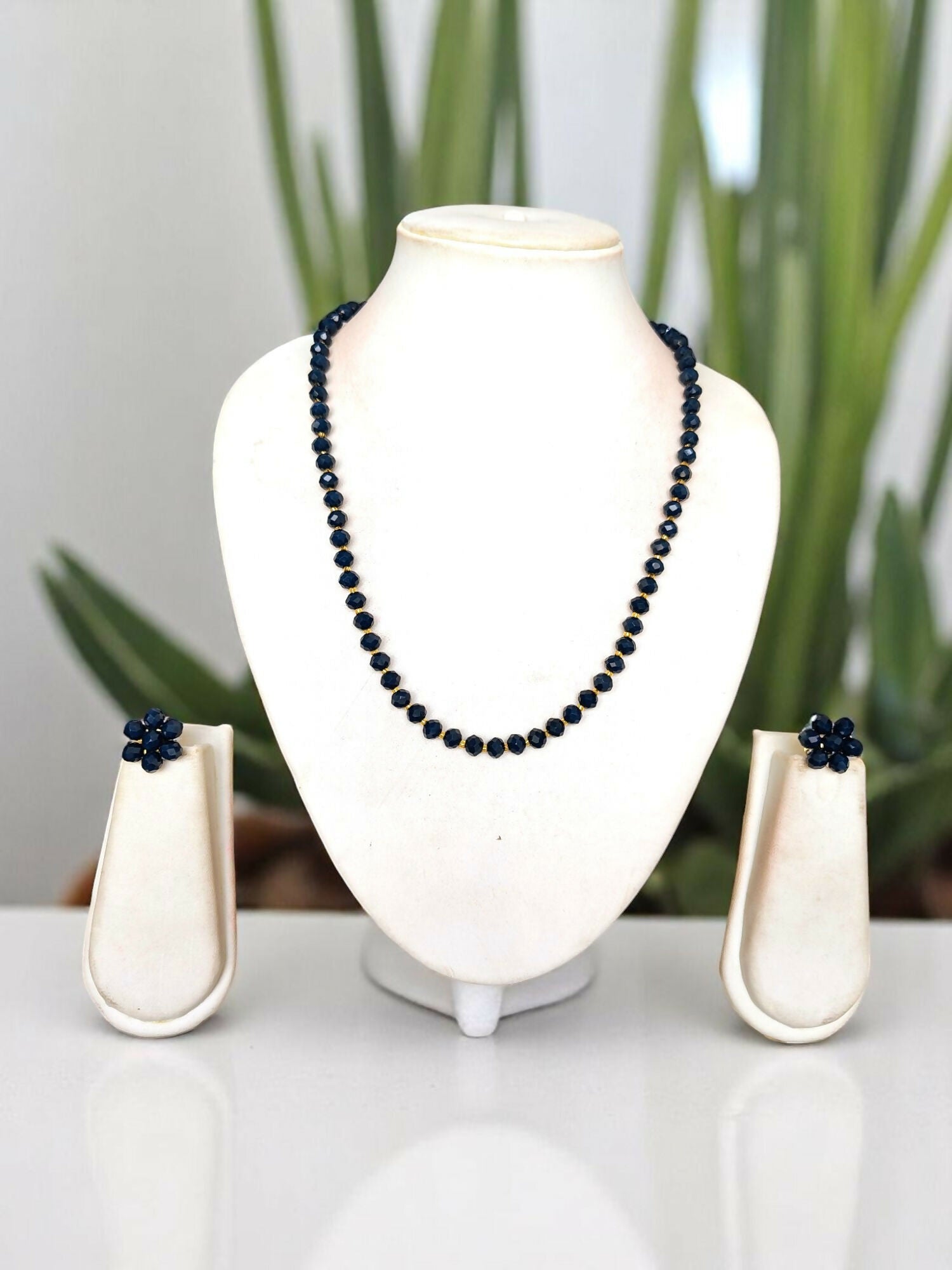 Inhanns Crystal Bloom – Single Line Necklace + Studs - Light Black
