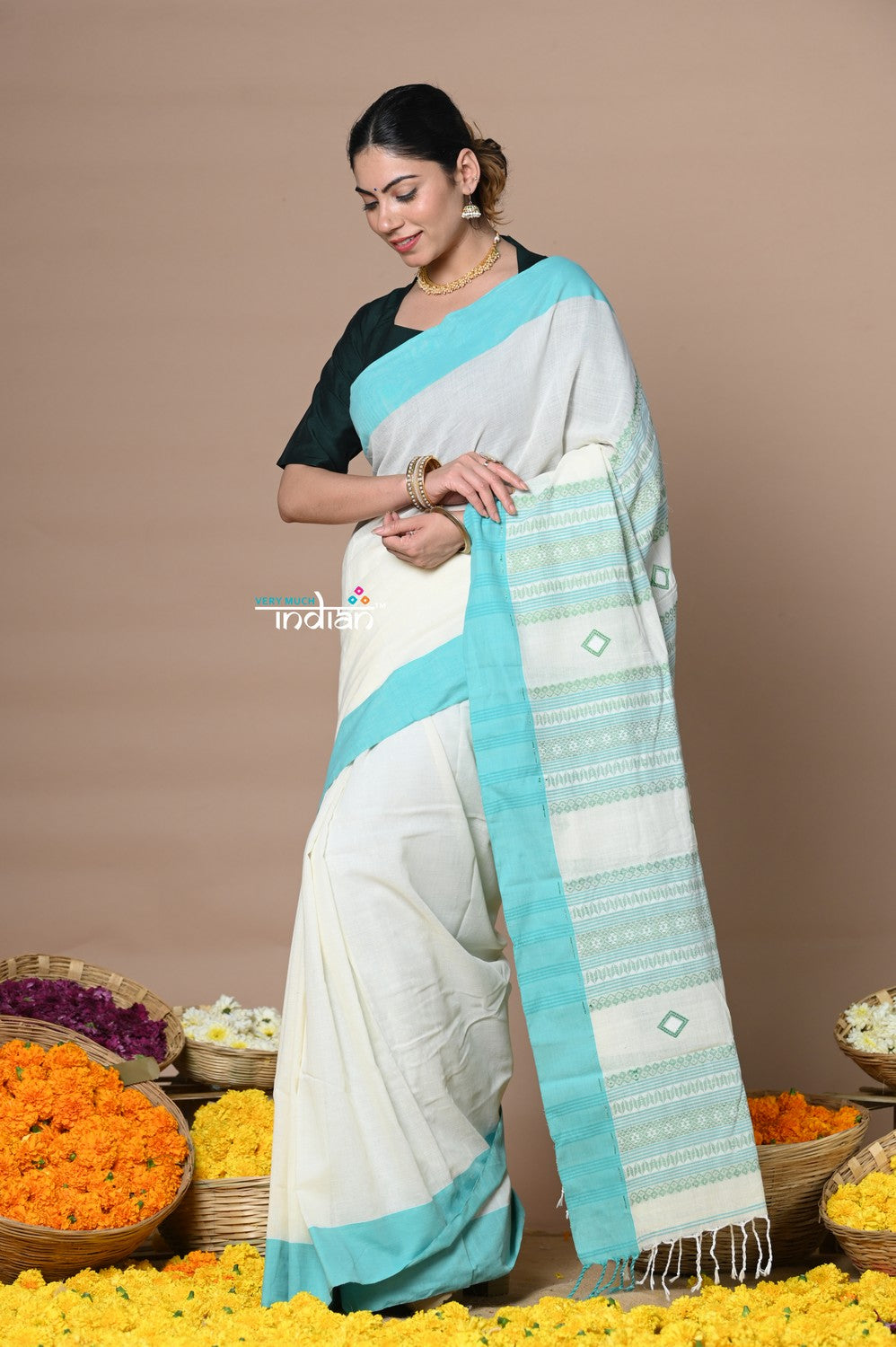 Very Much Indian Rajsi - Handloom Pure Cotton Saree with Classic Border and Pallu - White - Distacart