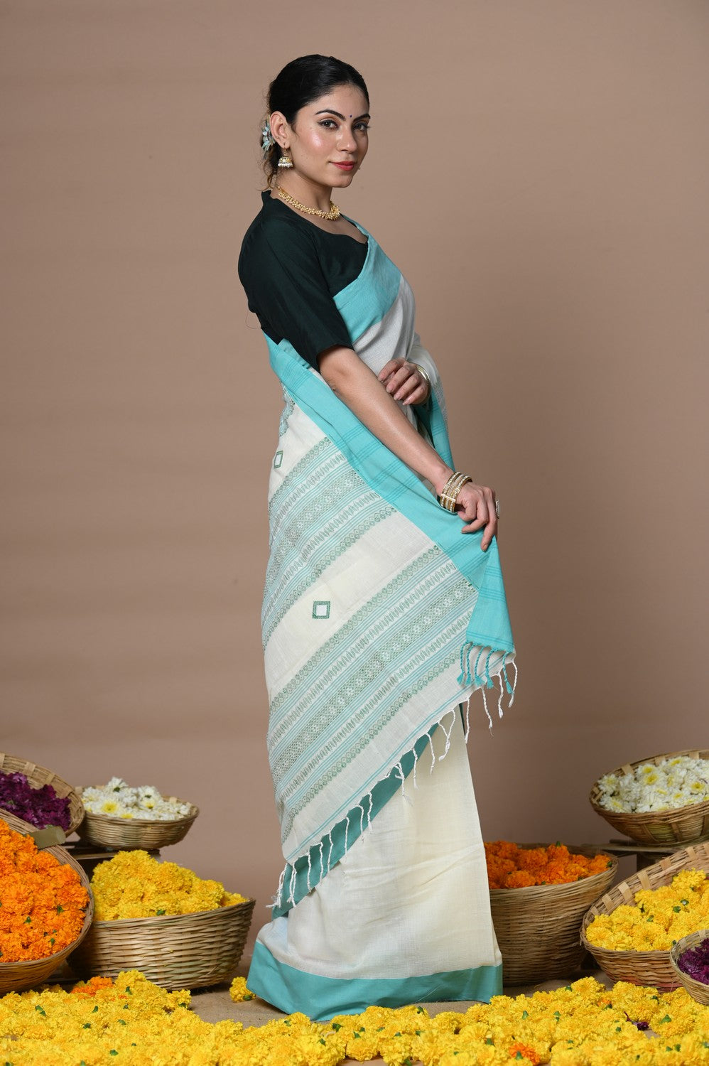 Very Much Indian Rajsi - Handloom Pure Cotton Saree with Classic Border and Pallu - White - Distacart