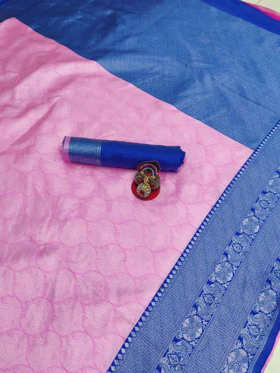 DEIANA'S Beautiful Designer Golden zari Soft Lichi Silk Saree - Pink