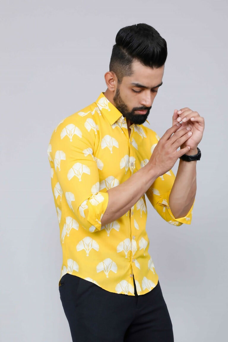 Miravan Men's Yellow and White Floral Printed Full Sleeves Cotton Casual Shirt