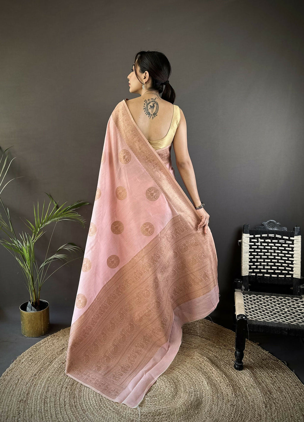 Joban Fashion Peach Floral & Paisley Linen Silk Banarasi Saree - Distacart