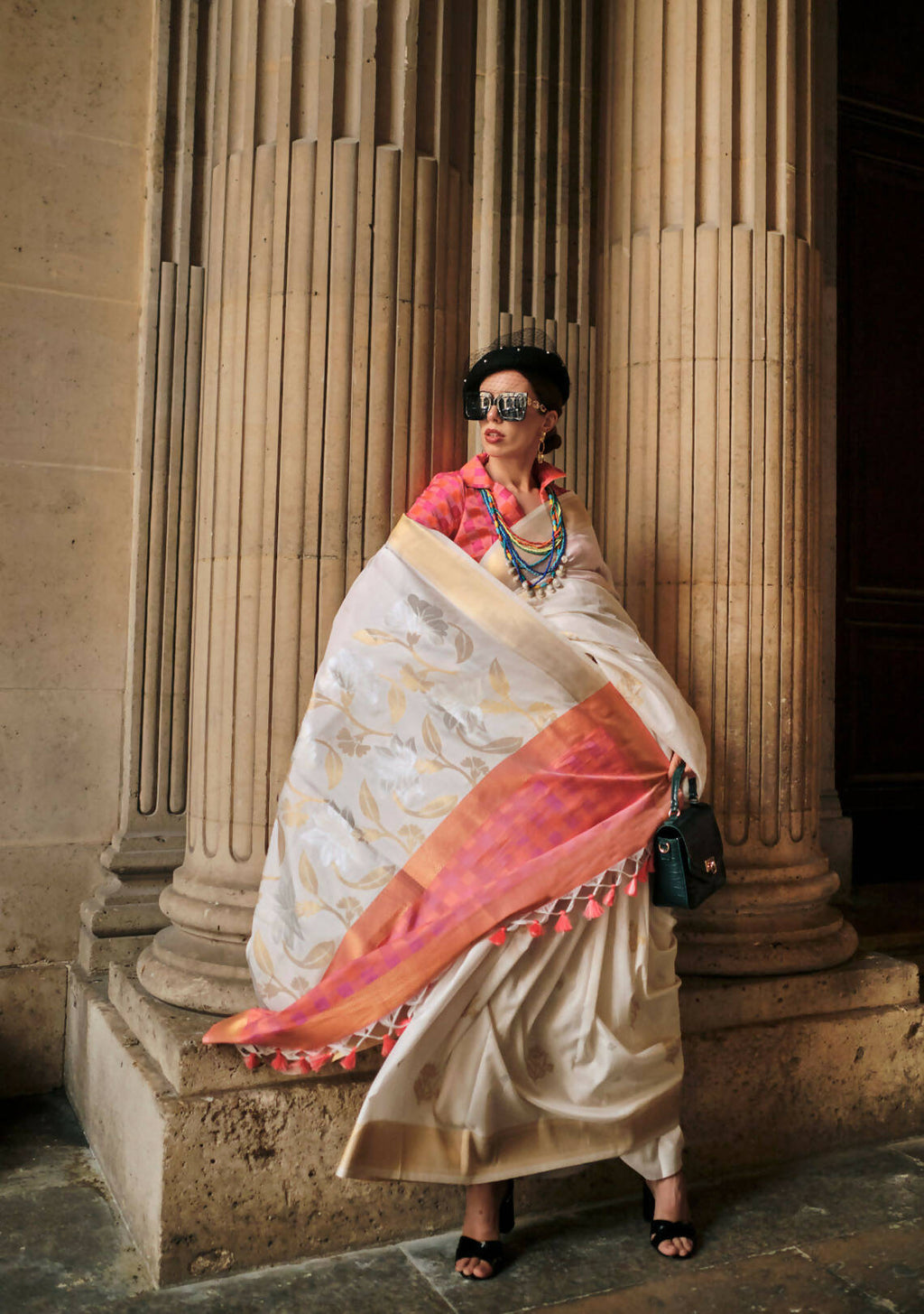 Petunia Flower Whitesoft Handloom Sik Zari & Thread Work, Contrast Pallu Saree - Rajtex Kube Silk